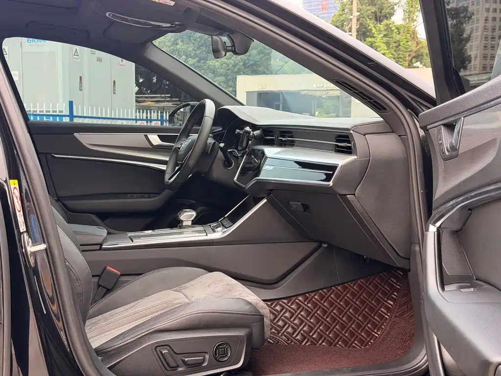 Audi A6L — миниатюра 12