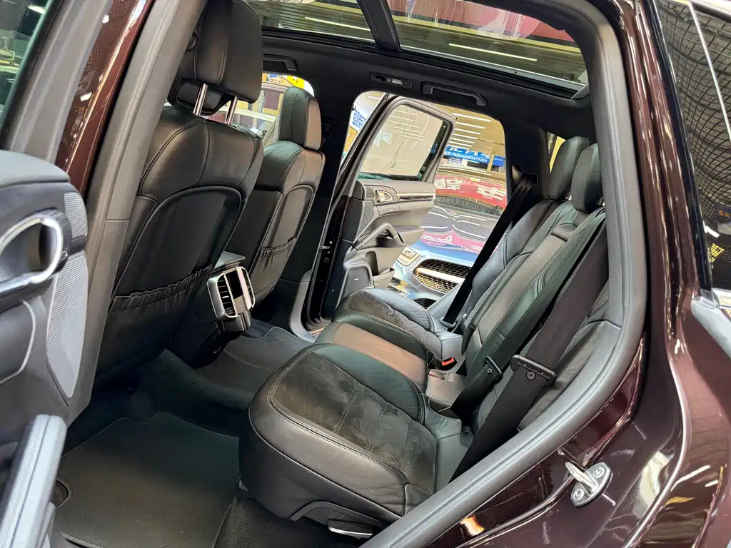 Porsche Cayenne — миниатюра 12
