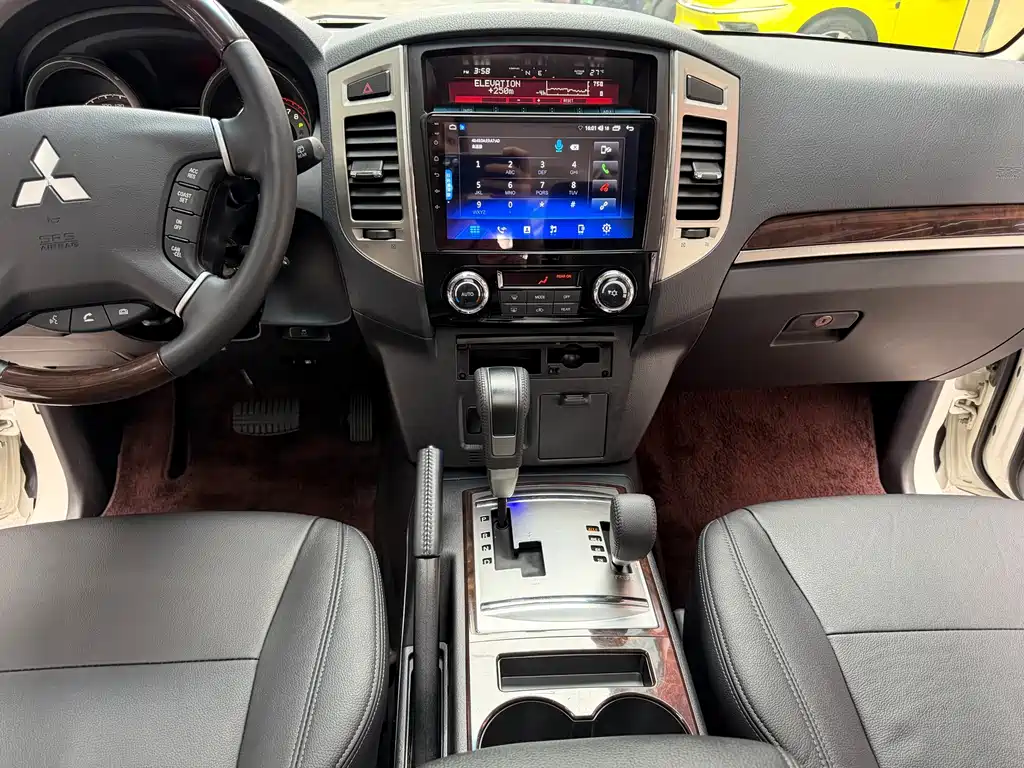 Mitsubishi Pajero (Import) — миниатюра 18