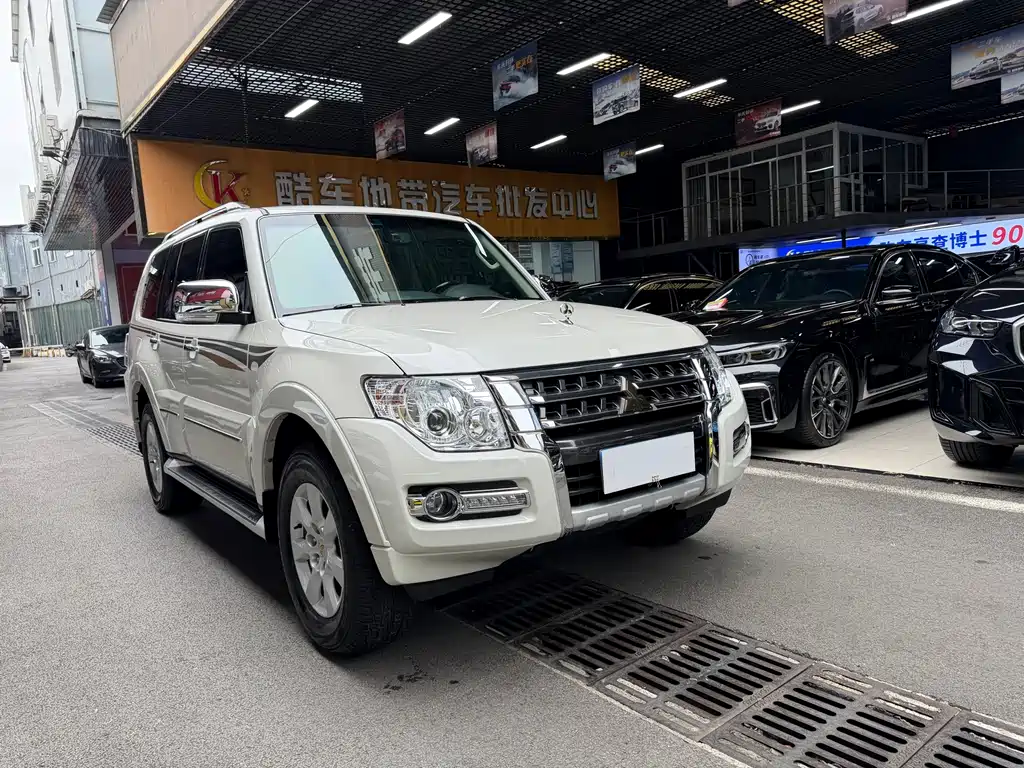 Mitsubishi Pajero (Import) — миниатюра 34