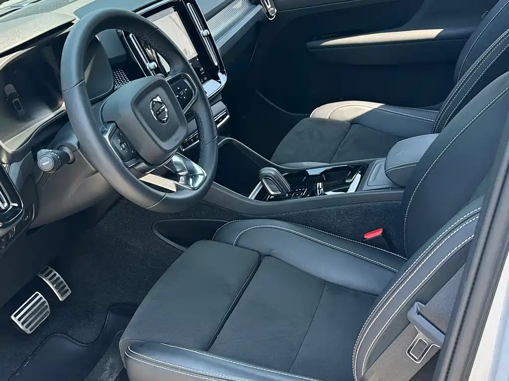 Volvo XC40 NEV — миниатюра 4