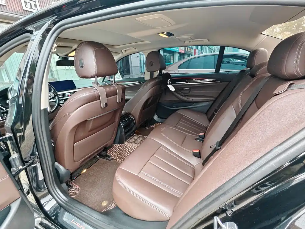 BMW 5 Series — миниатюра 8