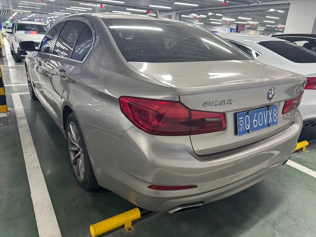 BMW 5 Series — миниатюра 4