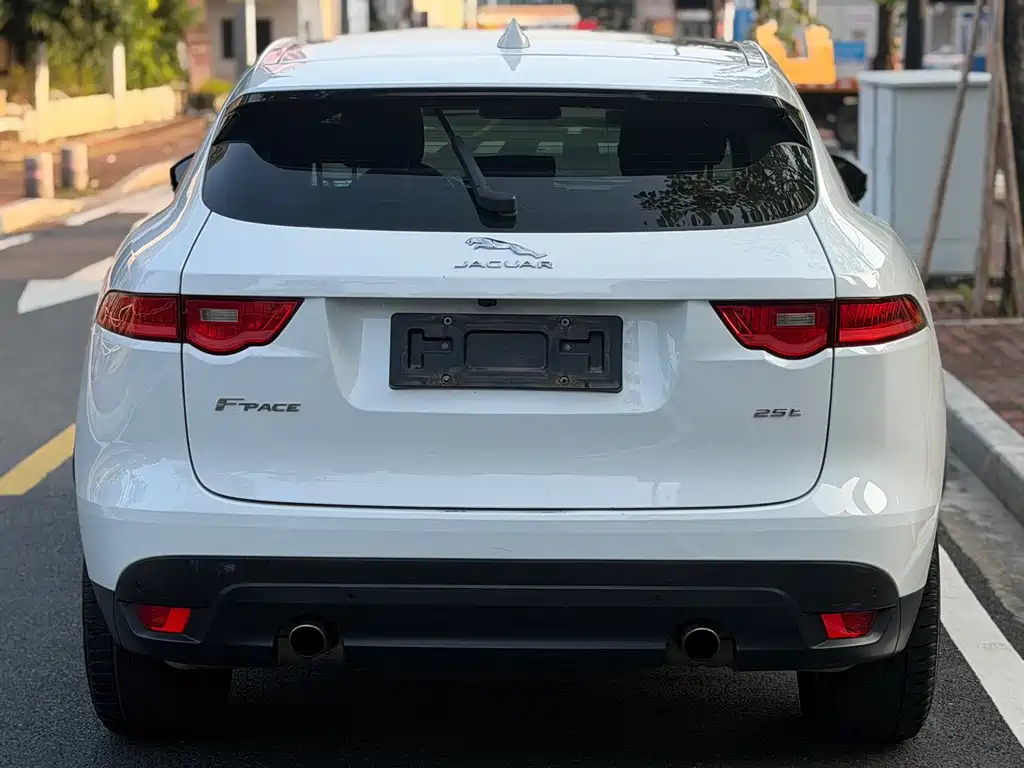 Jaguar F-PACE — миниатюра 3