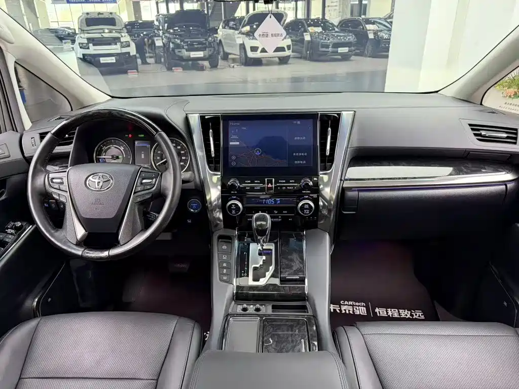 Toyota Vellfire — миниатюра 13