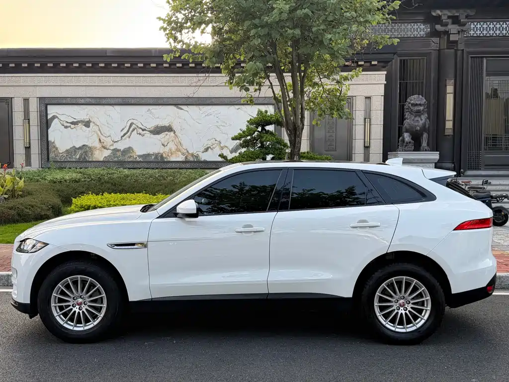 Jaguar F-PACE — миниатюра 9