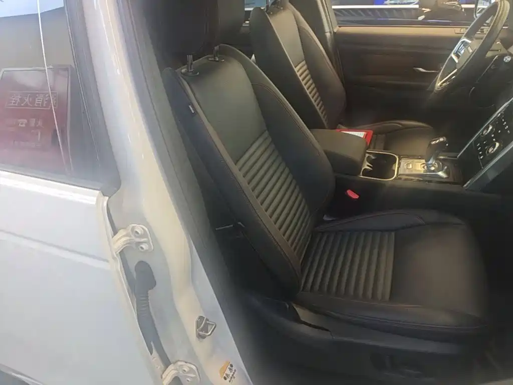 Land Rover Discovery Sport — миниатюра 25