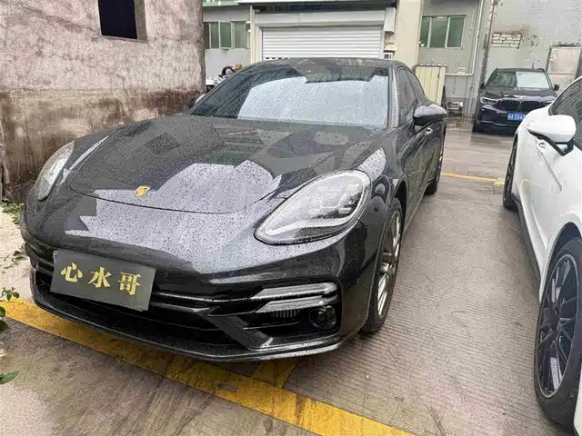 PORSCHE PANAMERA