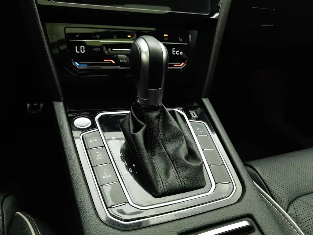 Volkswagen Magotan PHEV — миниатюра 13