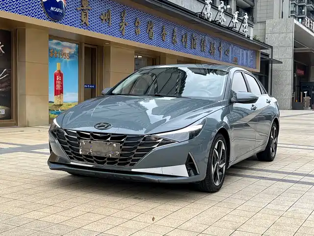 HYUNDAI ELANTRA