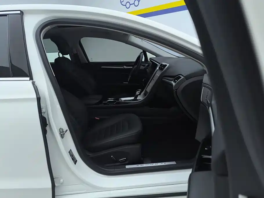 Ford Mondeo — миниатюра 8