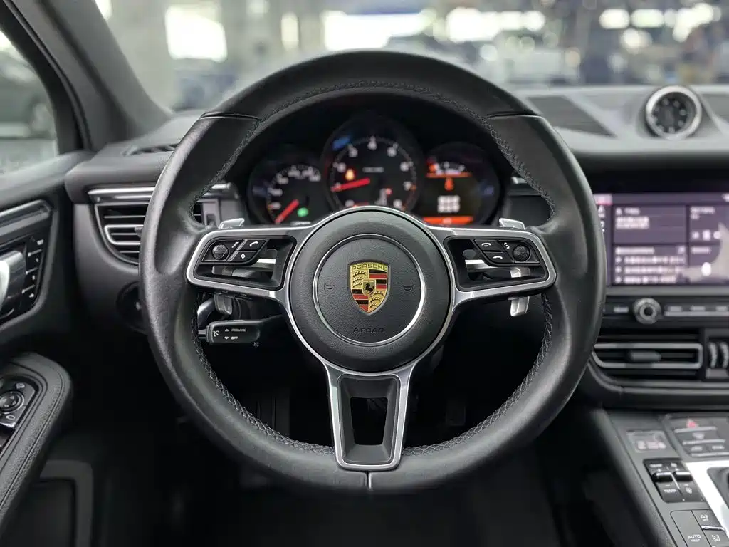 Porsche Macan — миниатюра 16