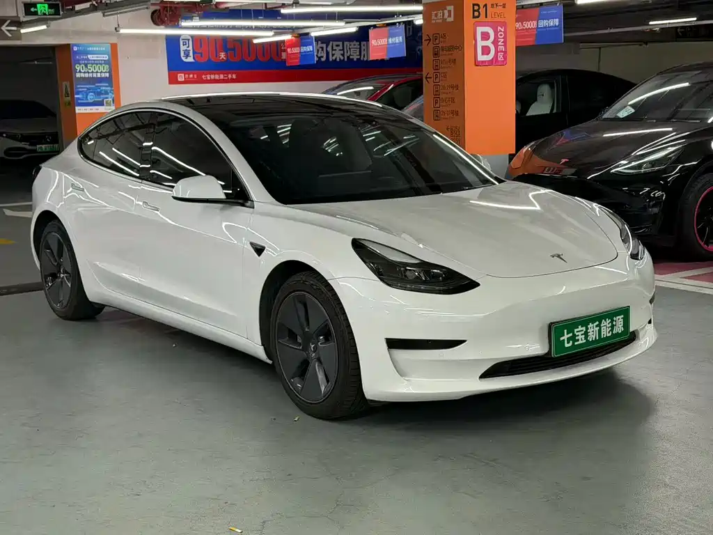 Tesla Model 3 — миниатюра 3