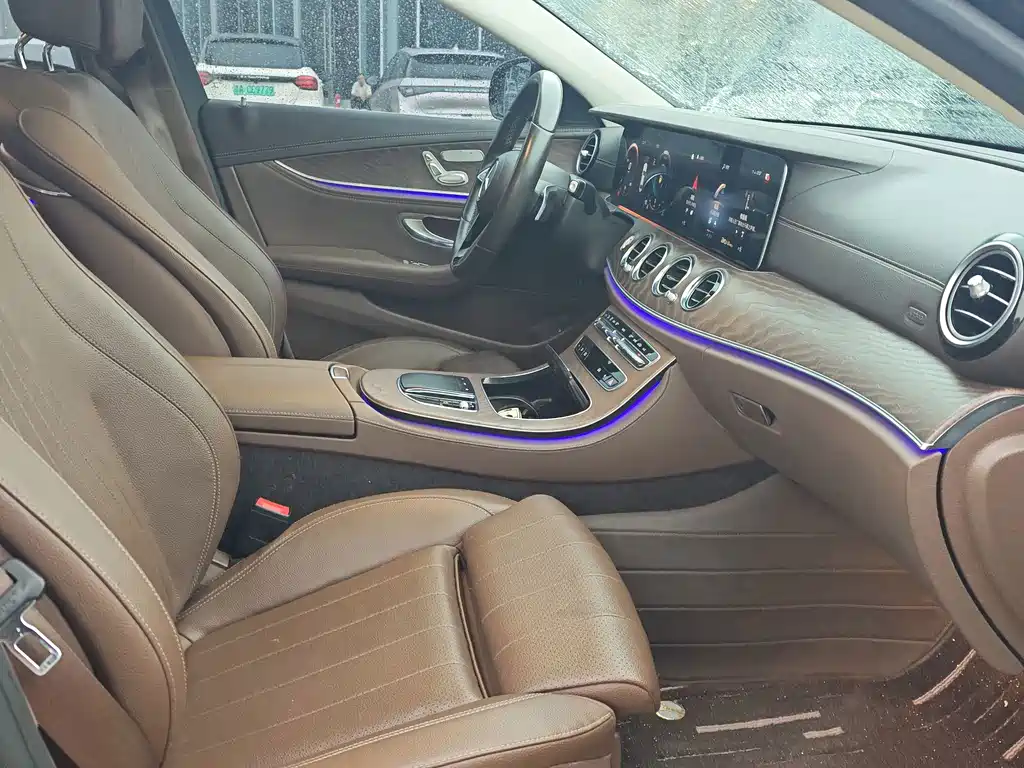 Mercedes-Benz E-Class — миниатюра 21