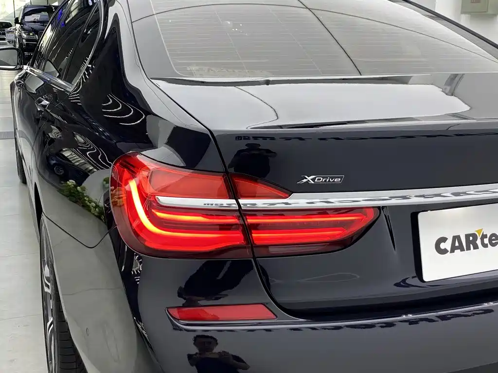 BMW 7 Series — миниатюра 6