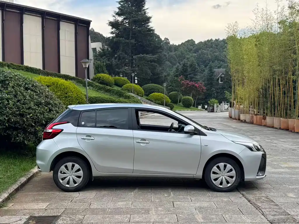 Toyota Yaris L — миниатюра 7