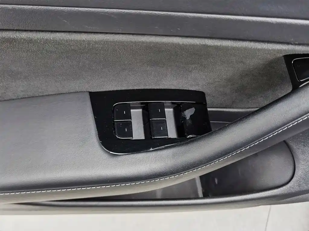 Tesla Model 3 — миниатюра 9