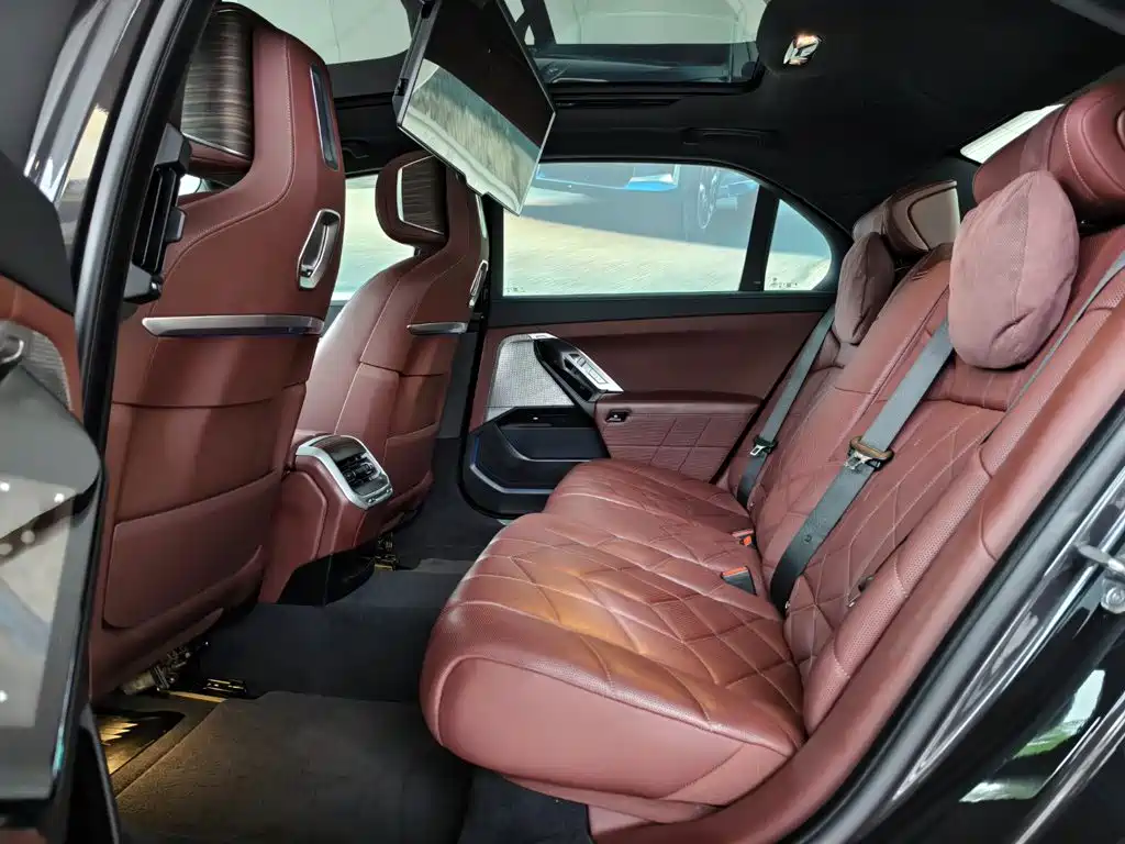 BMW i7 — миниатюра 13