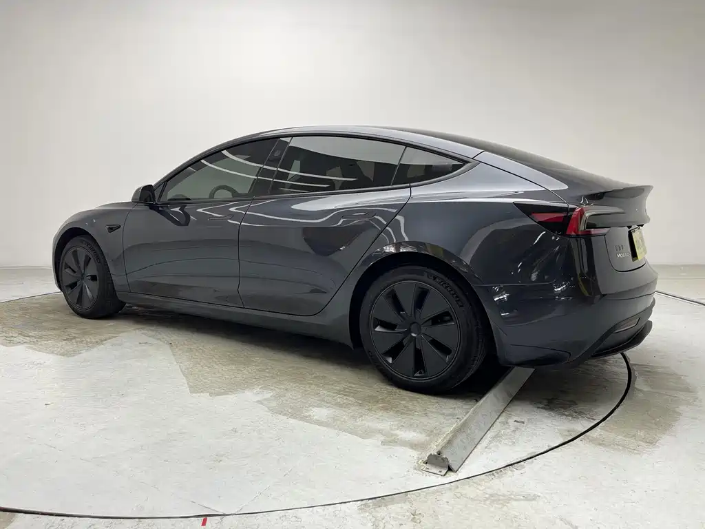 Tesla Model 3 — миниатюра 14