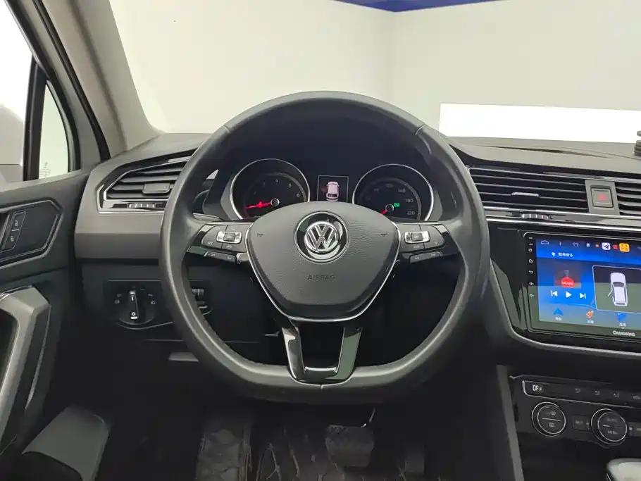 Volkswagen Tiguan L — миниатюра 15