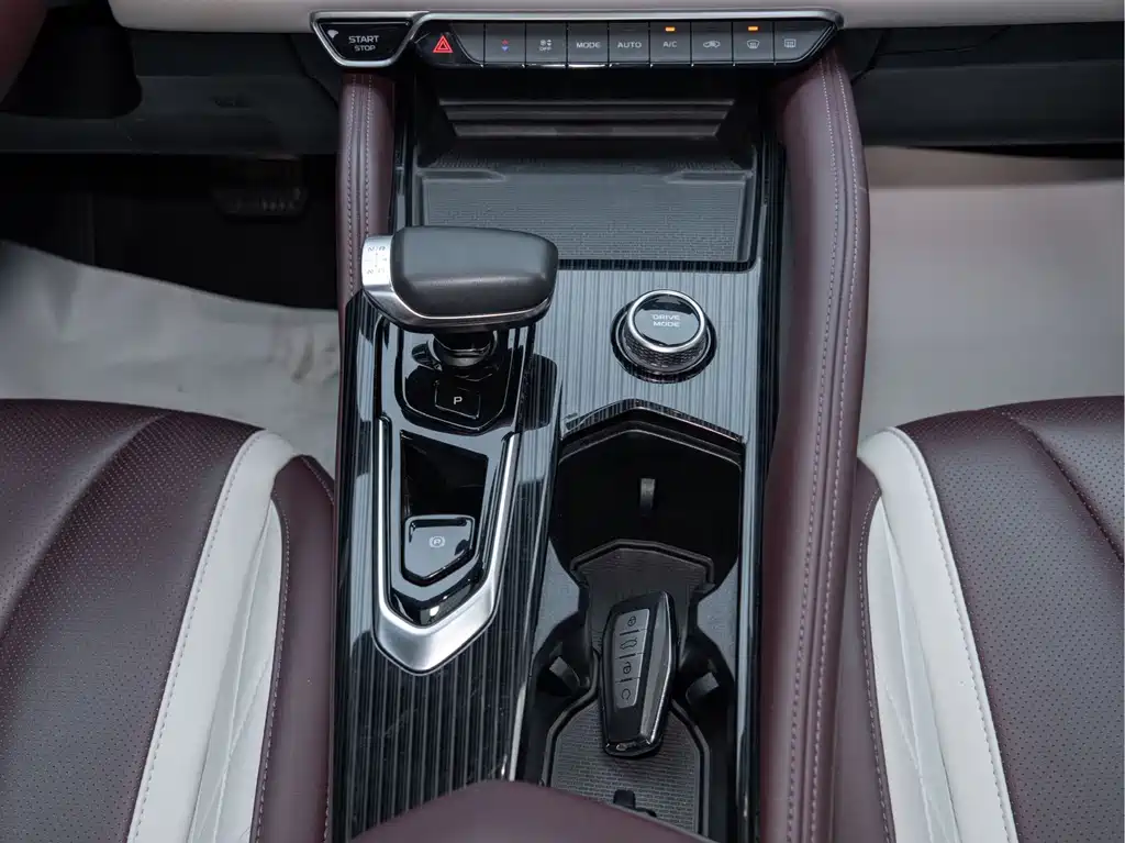 Geely Xingyue L — миниатюра 17
