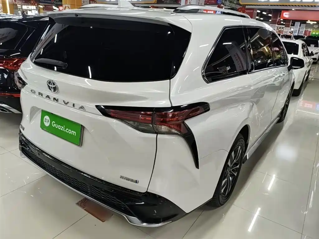 Toyota Granvia 2023 2.5L Luxury