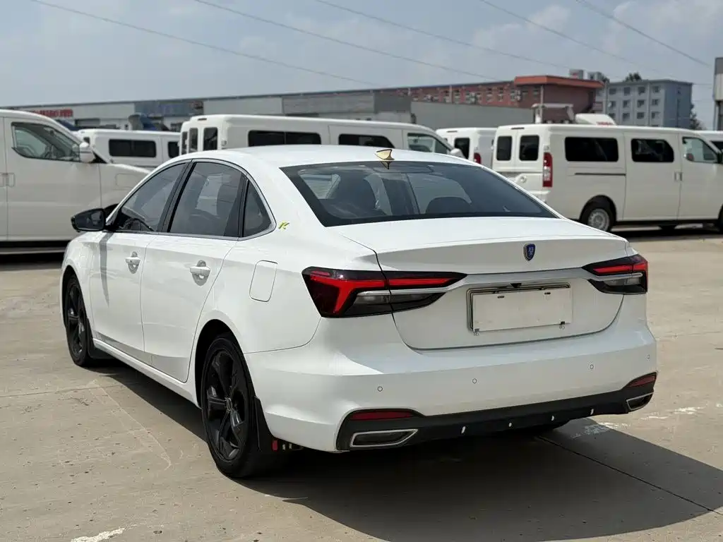 Roewe i6 MAX New Energy — миниатюра 7