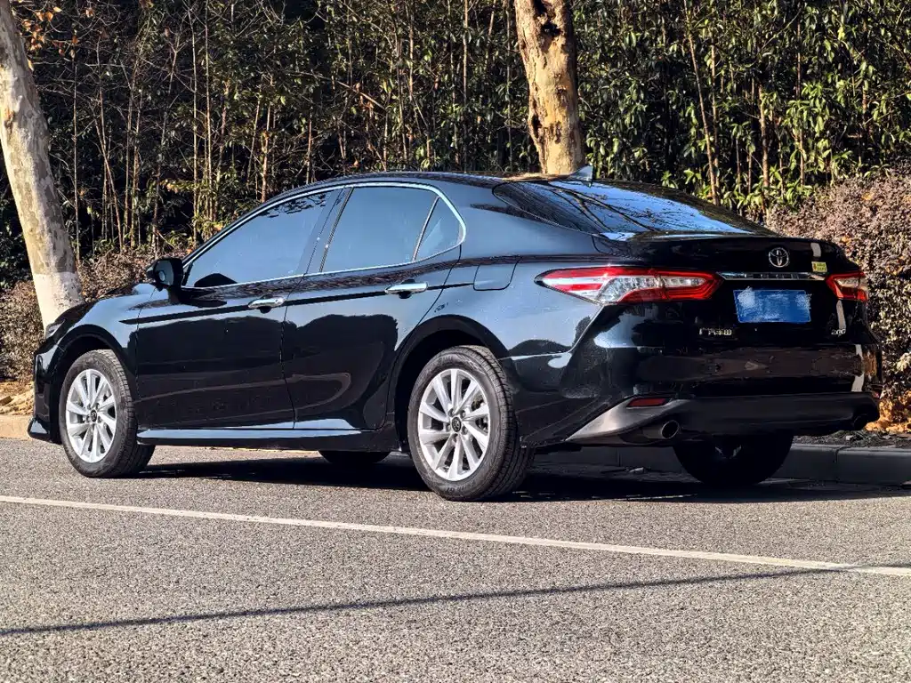 Toyota Camry — миниатюра 4