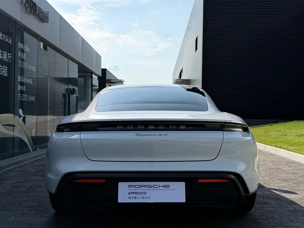 Porsche Taycan — миниатюра 6
