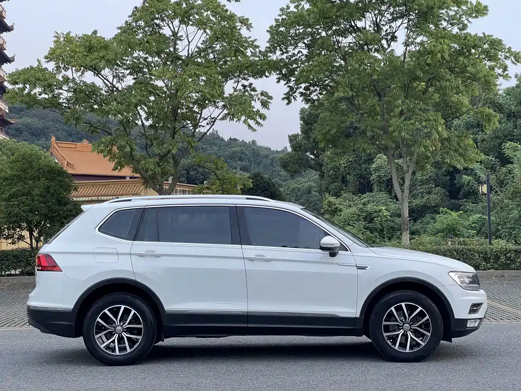 Volkswagen Tiguan L — миниатюра 16