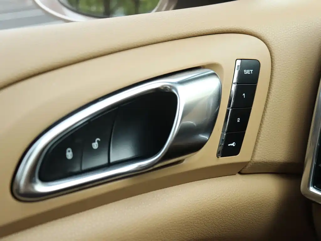 Porsche Cayenne — миниатюра 23