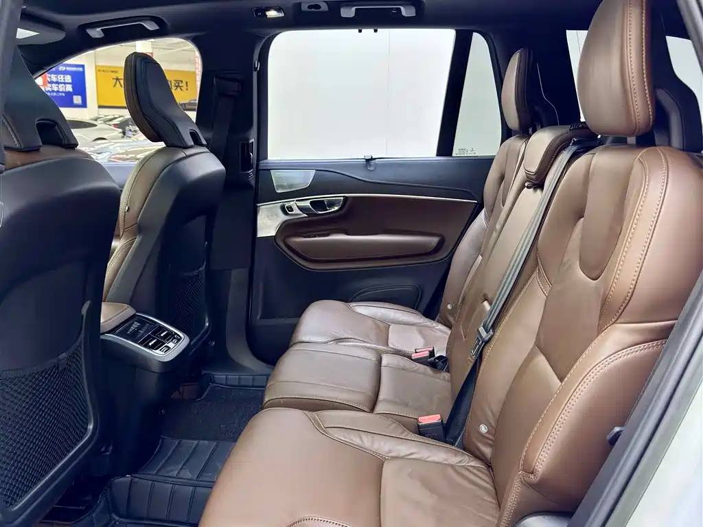 Volvo XC90 — миниатюра 6