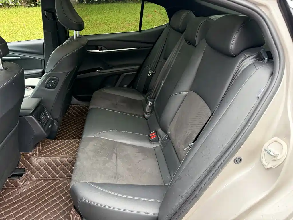 Toyota Camry — миниатюра 12