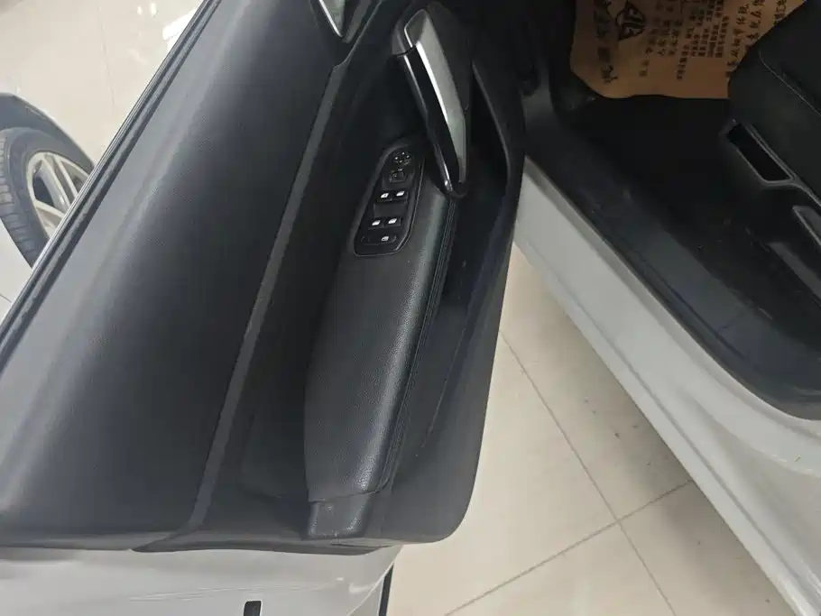 Peugeot 308 — миниатюра 7