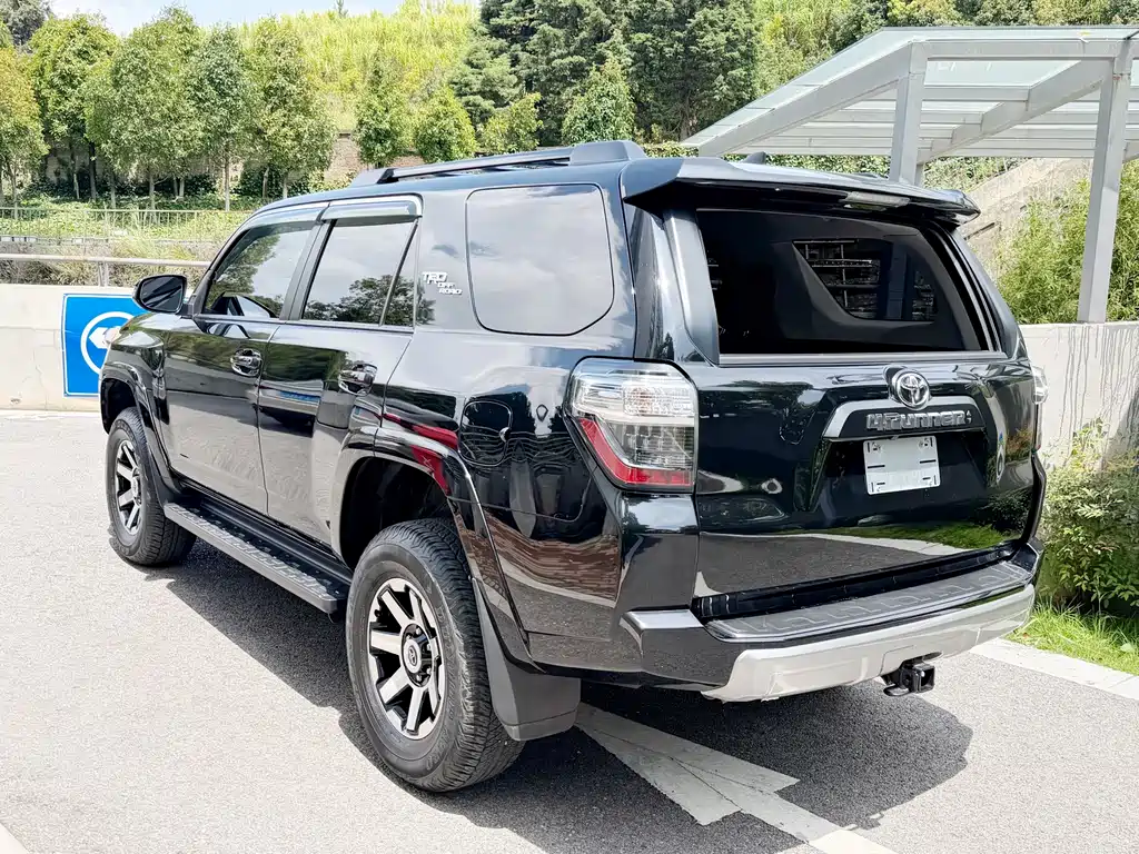 Toyota 4Runner — миниатюра 17