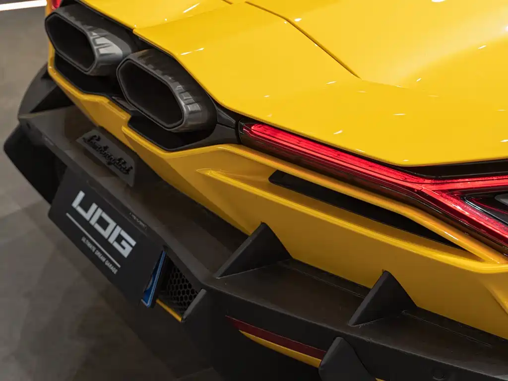 LAMBORGHINI REVUELTO