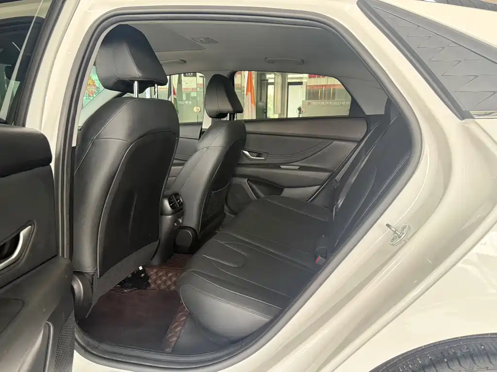 Hyundai Elantra — миниатюра 7
