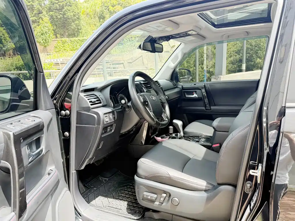 Toyota 4Runner — миниатюра 9