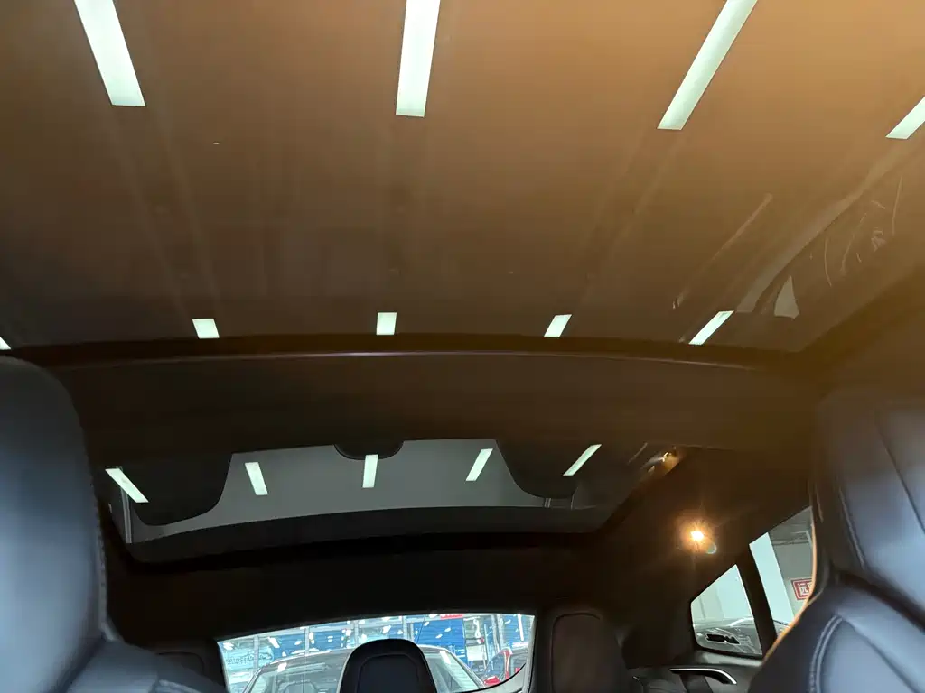 Tesla Model S — миниатюра 5