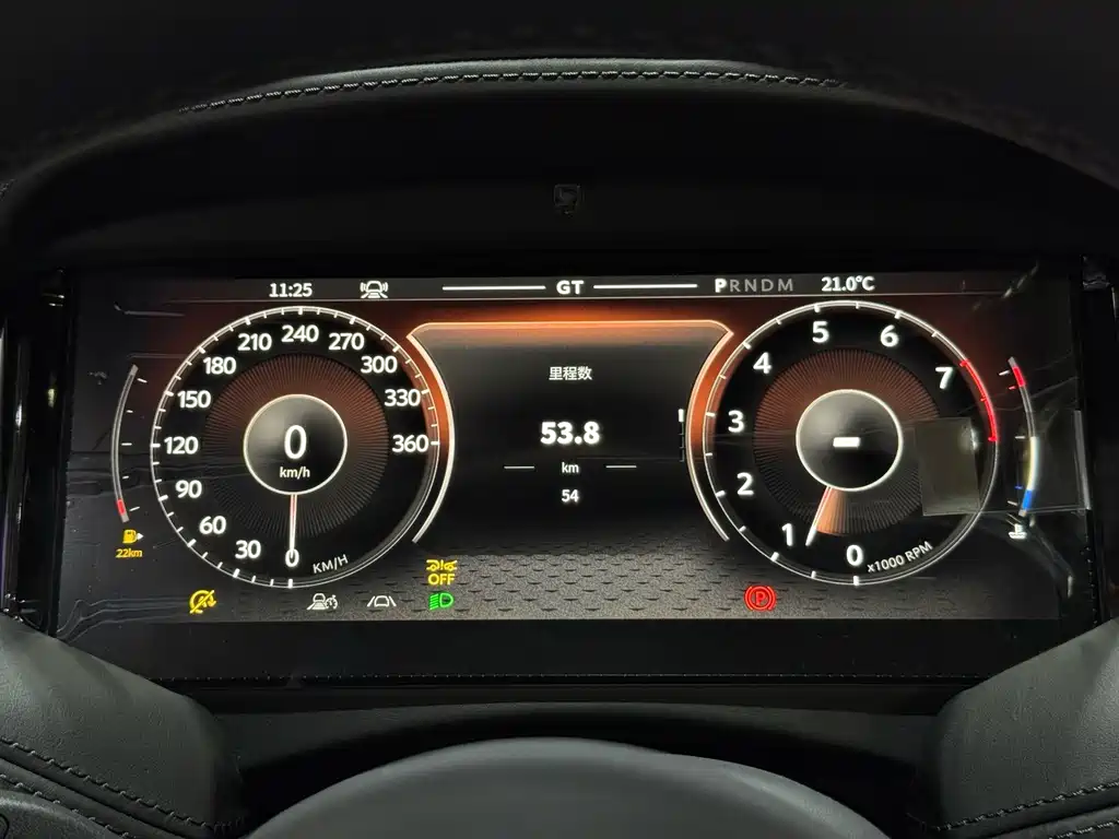 Aston Martin DB12 — миниатюра 7
