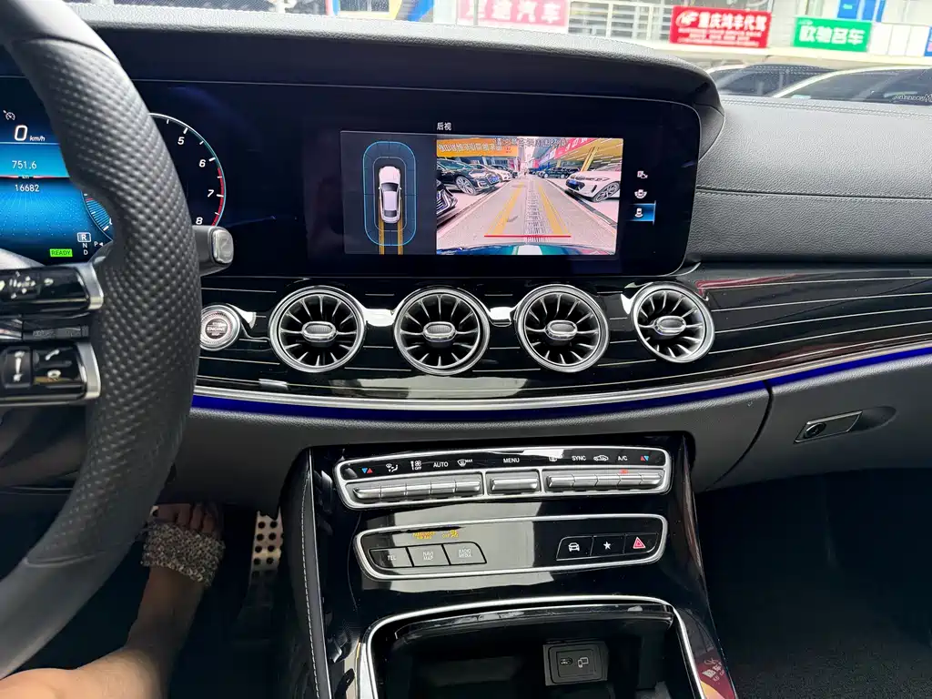 Mercedes-Benz E-Class (Import) — миниатюра 9