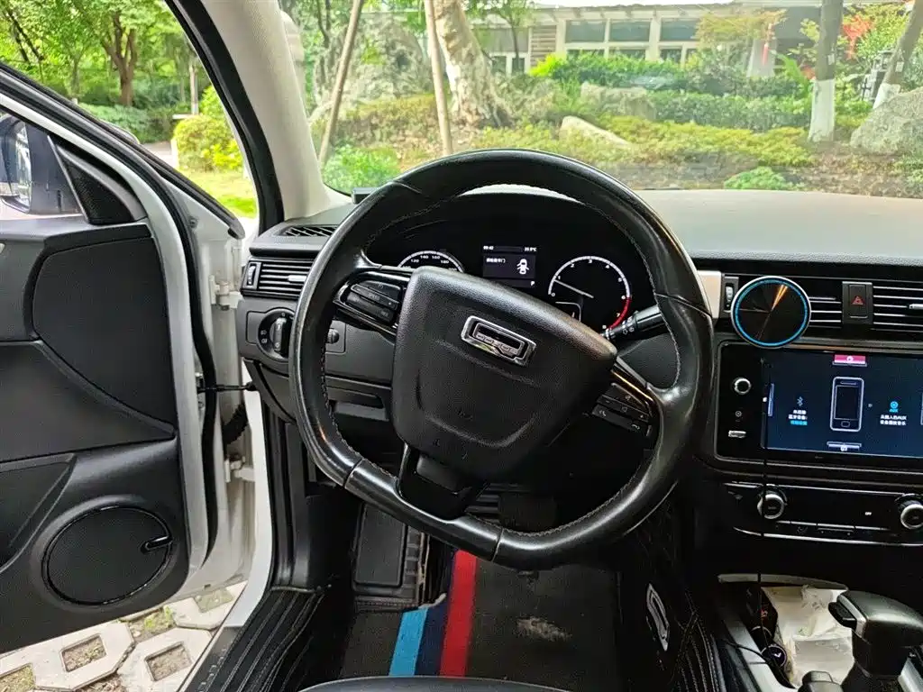 Qoros 3 2016 SUV 1.6T AT