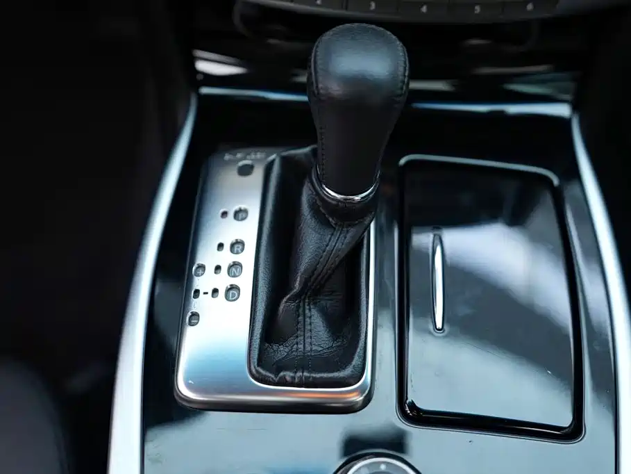 Infiniti Q70 — миниатюра 11