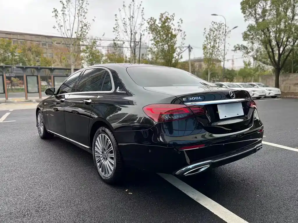 Mercedes-Benz E-Class — миниатюра 7