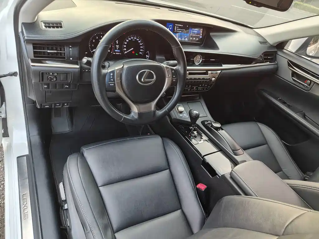 Lexus ES — миниатюра 12