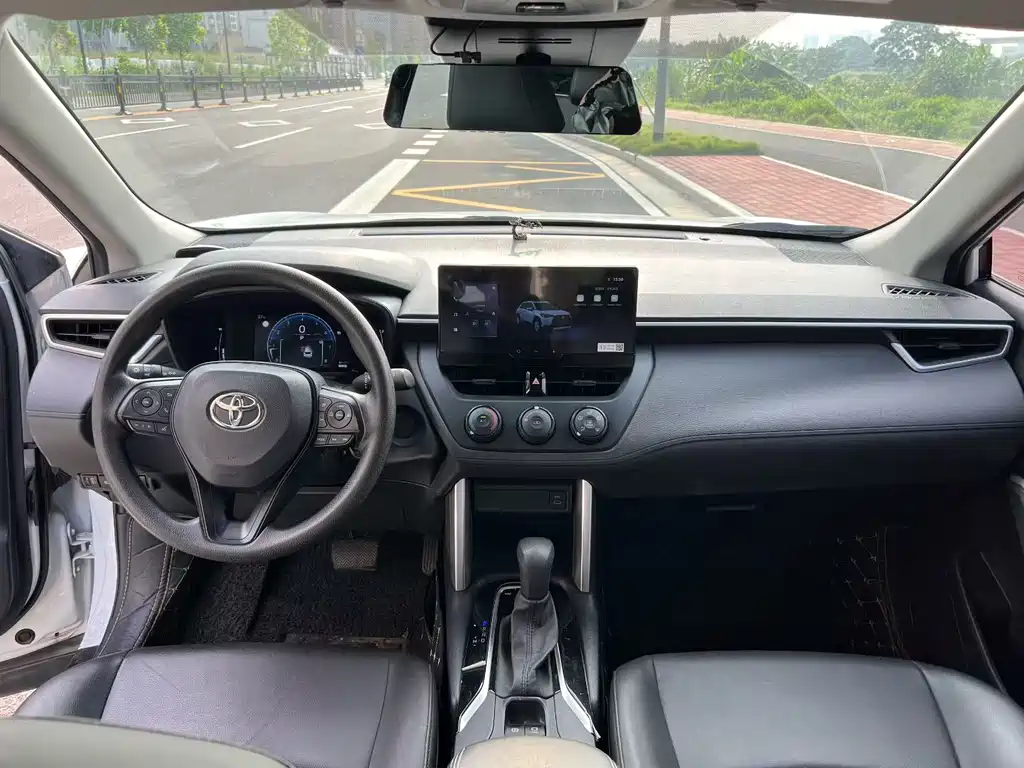 Toyota Corolla Cross — миниатюра 7