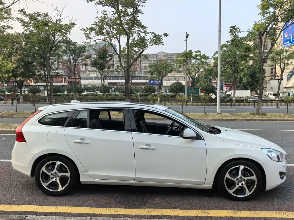 Volvo V60 — миниатюра 5