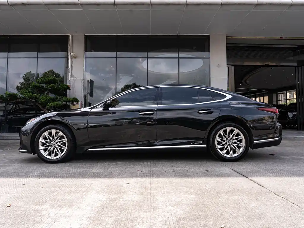 Lexus LS — миниатюра 4