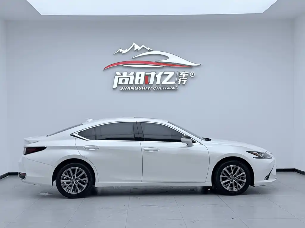 Lexus ES 2023 200