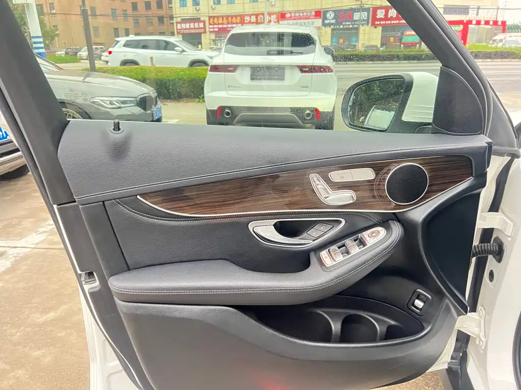 Mercedes-Benz GLC 2019 GLC 260 4MATIC